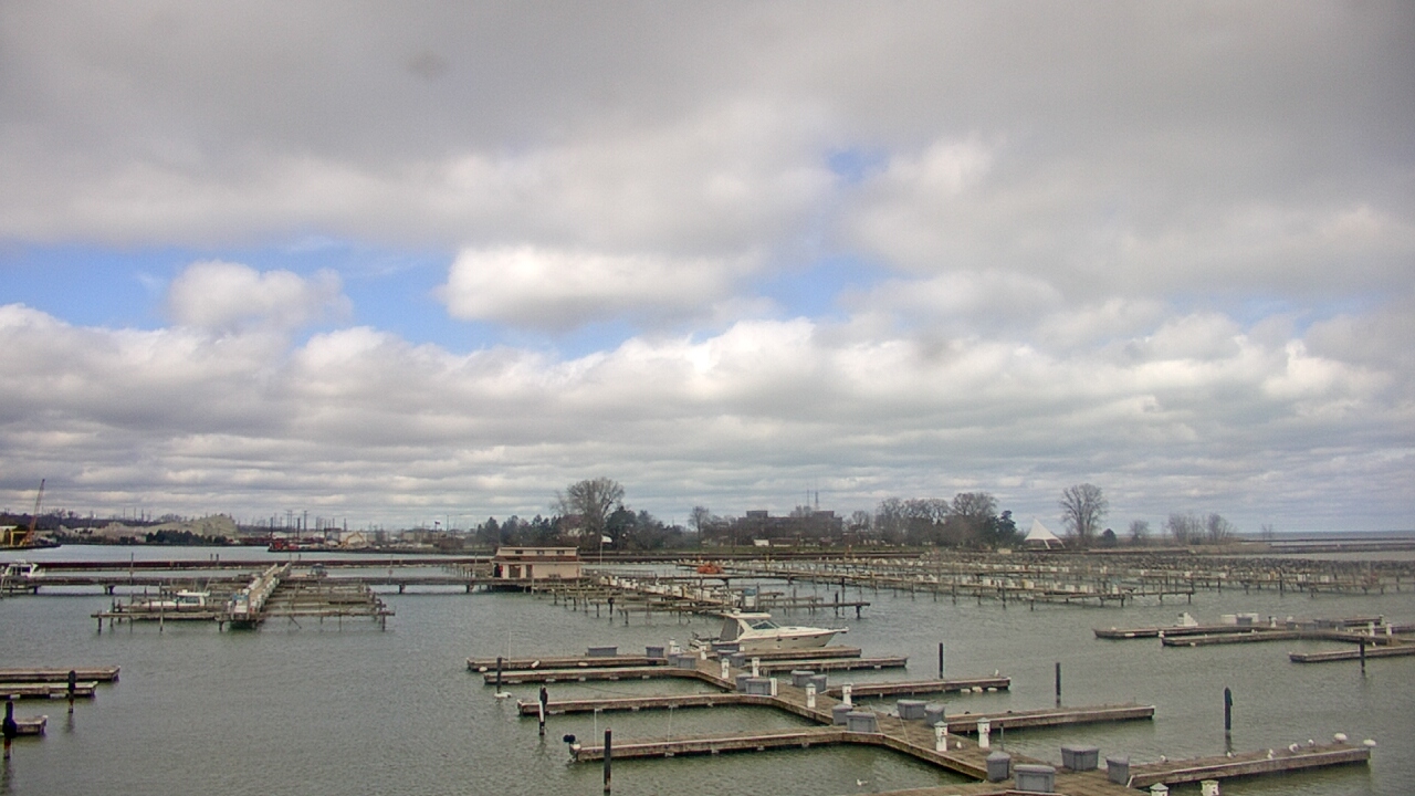 Thumbnail for current weather camera view from Waukegan Harbor and Marina in Waukegan, Illinois