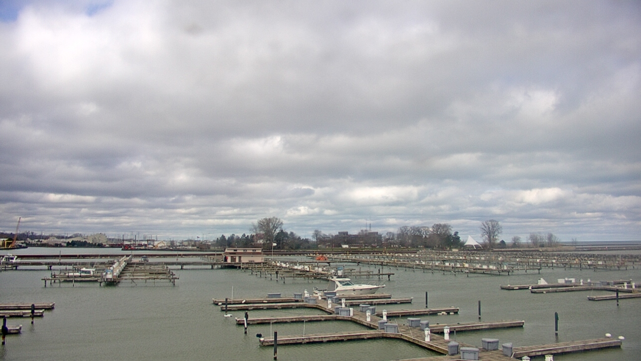 Thumbnail for current weather camera view from Waukegan Harbor and Marina in Waukegan, Illinois
