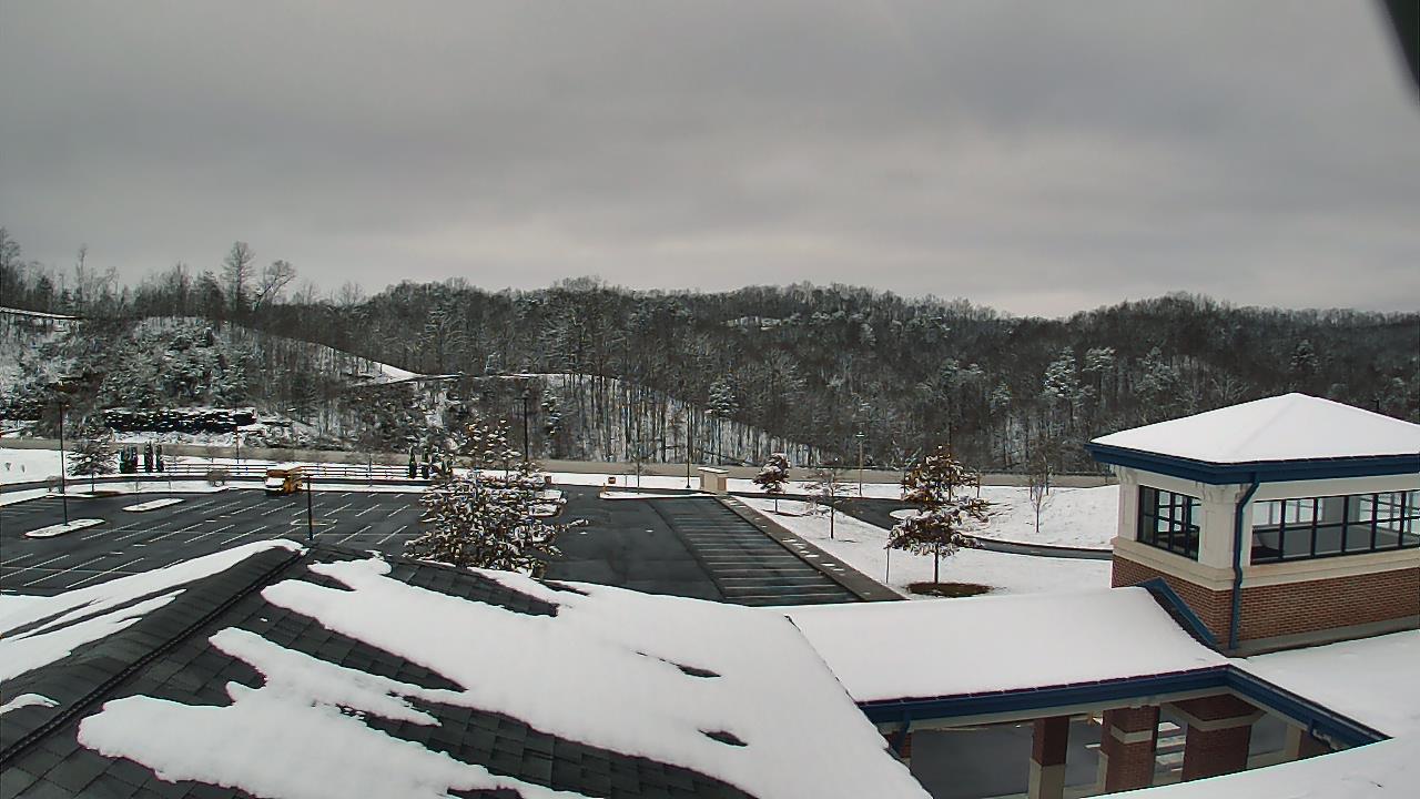 Thumbnail for current weather camera view from Wrigley Elementary School in West Liberty, Kentucky